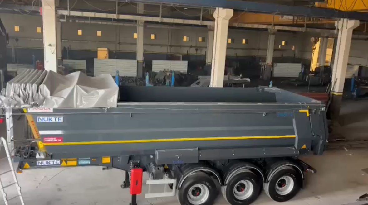 Elektrikli katlanır kayar raylı branda sistemi bulunan dorse